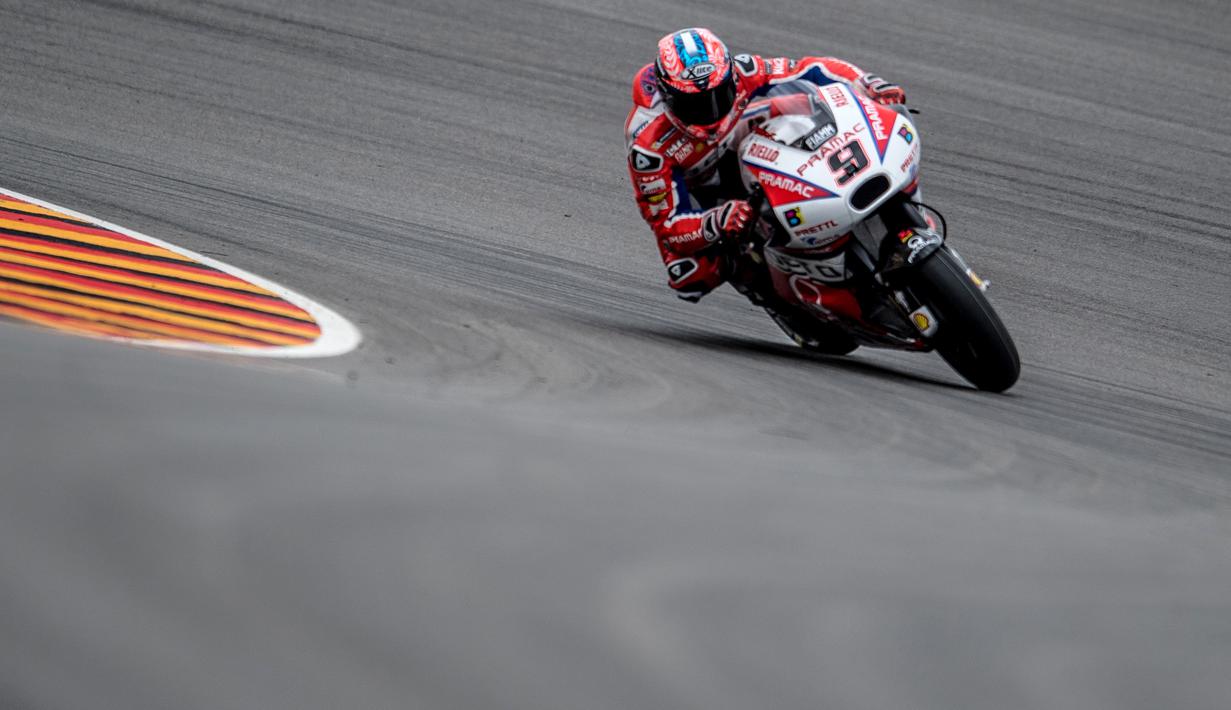 Pebalap Otco Pramac racing team, Danilo Petrucci mengunci posisi kedua pada kualifikasi MotoGP Jerman di Sirkuit Sachsenring, Hohenstein-Ernstthal, Jerman, 2/7/2017). (EPA/Filip Singer)
