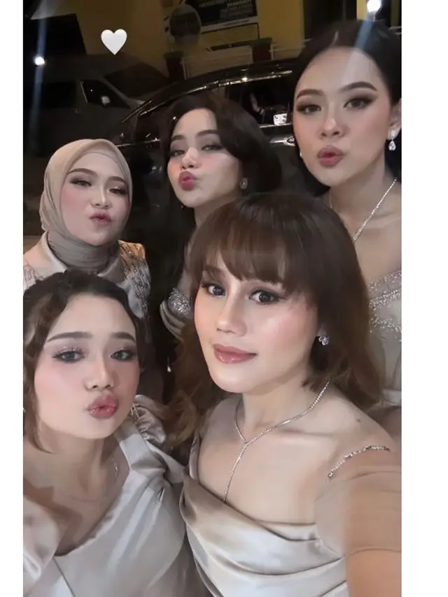 7 Potret Pedangdut di Pernikahan Nia LIDA, Lady Rara dan Melly Lee Jadi Bridesmaid