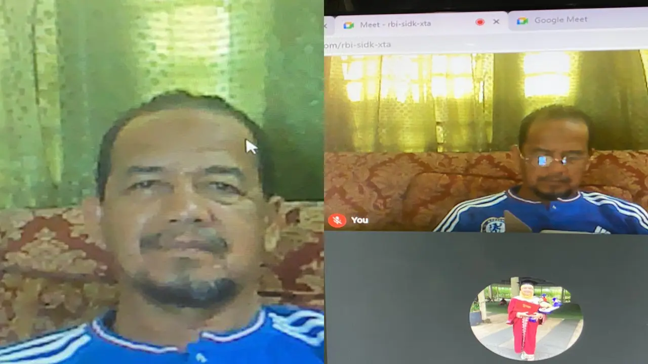 Seorang guru bersedih karena muridnya tidak masuk ke kelas Zoom