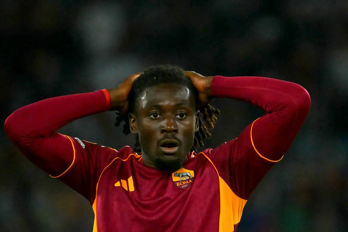 Gelandang AS Roma, Manu Kone