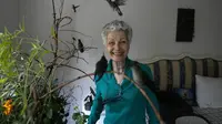 Pecinta Satwa, Wanita Ini Rela Ubah Apartemennya Jadi Rumah Sakit Khusus Burung Kolibri (sumber: Oddity Central)