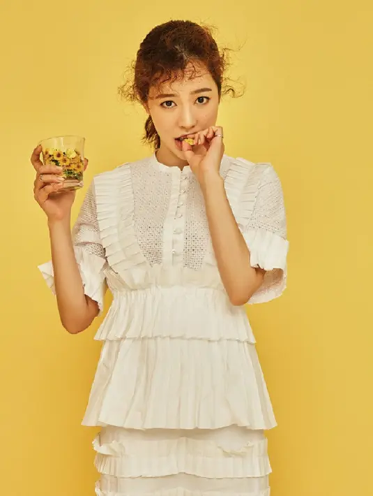 "Aku telah belajar dan menyembuhkan luka besar dan kecil dalam hangatnya pelukan keluarga. Aku dapat menjaga diriku sendiri, sesuatu yang sudah lama tak kulakukan," jelasnya. (Foto: kpopmap.com)