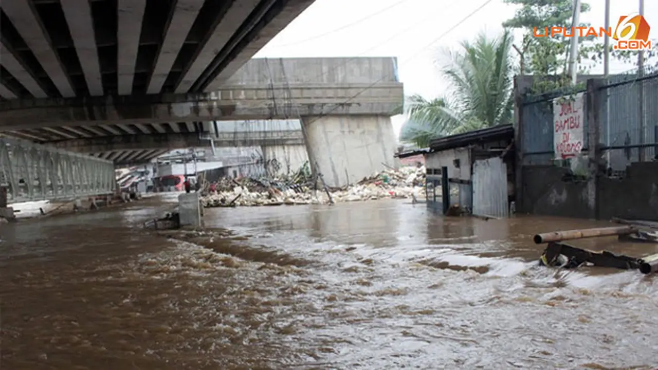 foto-banjir-ciliwung-kalibata-3-140118b.