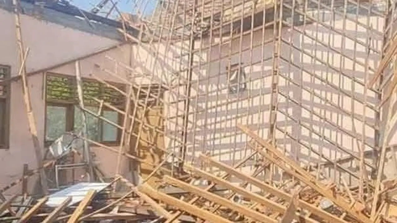 Ruangan kelas SD di Grobogan ambruk