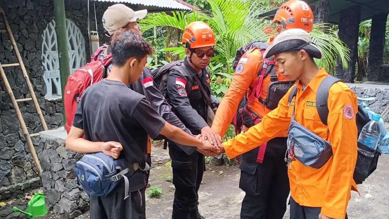 Tim dari BPBD Lumajang bergerak untuk  melakukan pencarian enam pendaki Gunung Lemongan yang tersesat (Istimewa)