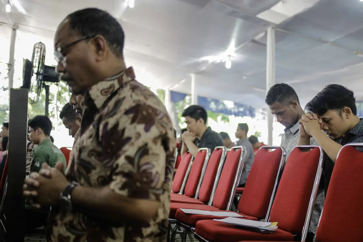 Kenang Pengorbanan Yesus, Tangis Jemaat Katedral Pecah Saksikan Prosesi Jalan Salib