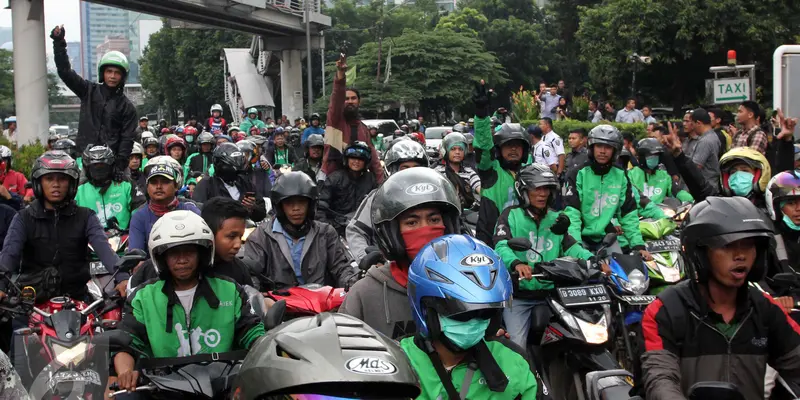 20160322- Pengemudi Ojek Online Sweeping Taksi di Kuningan-Jakarta