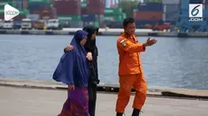 Astuti terbang ke Jakarta dari Palu untuk mencari anaknya. Nurul Riskiyanti, anak Astuti menjadi salah sattu penumpang Lion Air JT 610 yang mengalami kecelakaan.