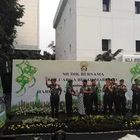 Mereka yang turut mudik selain prajurit TNI, juga  PNS Mabesad beserta keluarga mereka.