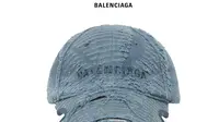 Topi compang-camping keluaran Balenciaga. (dok. Balenciaga.com)