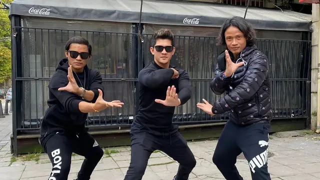 Sudah Seperti Saudara, Ini 7 Potret Kebersamaan Iko Uwais dan Tony Jaa