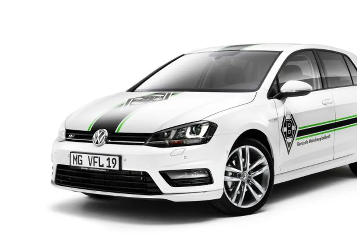 VW Merilis Golf Edisi Khusus Demi Suporter Bola Garis Keras