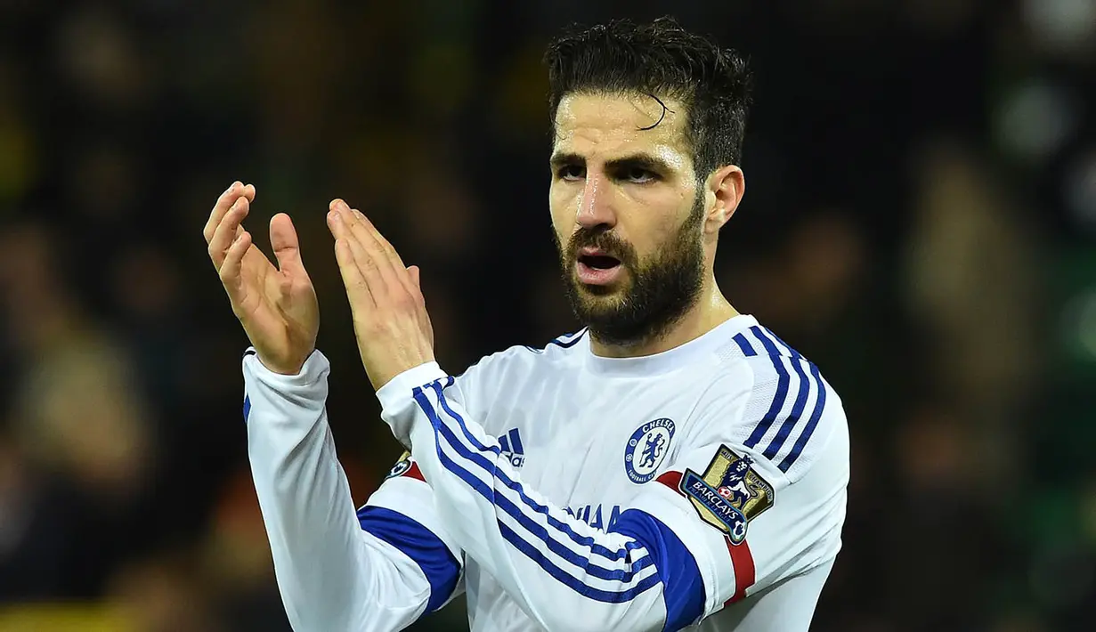 2. Cesc Fabregas, Daily Mail melaporkan jika gelandang Chelsea ini semakin dekat dengan Juventus. Si Nyonya Tua menjadikan mantan kapten Arsenal ini sebagai solusi setelah kehilangan Paul Pogba dan gagal menggaet Nemanja Matic. (AFP/Ben Stansall) 