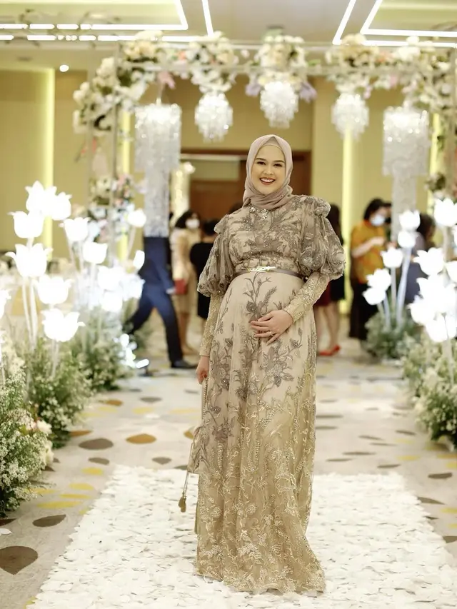 6 Potret Baby Bump Cut Meyriska di Kehamilan Kedua, Banjir Pujian