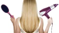 Jangan menggunakan hair dryer untuk mengeringkan rambut. | via: ladolcesalon.com