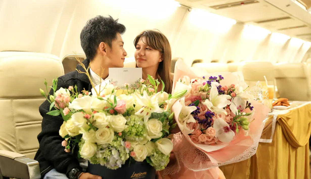 Sekitar satu tahun lebih pasangan Randy Martin dan Cassandra Lee menjalin kasih. Sebelum resmi jadian saat keduanya membintangi sinetron yang sama, keduanya bersahabat sekitar dua tahun. (Adrian Putra/Bintang.com)