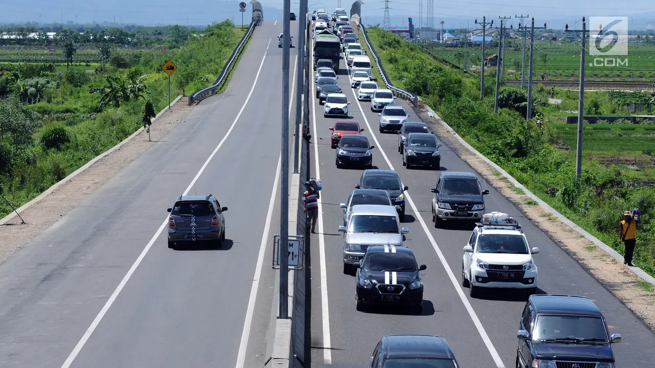 Libur Natal 2017, Lalin Simpang Keluar Tol Brebes Padat Lancar