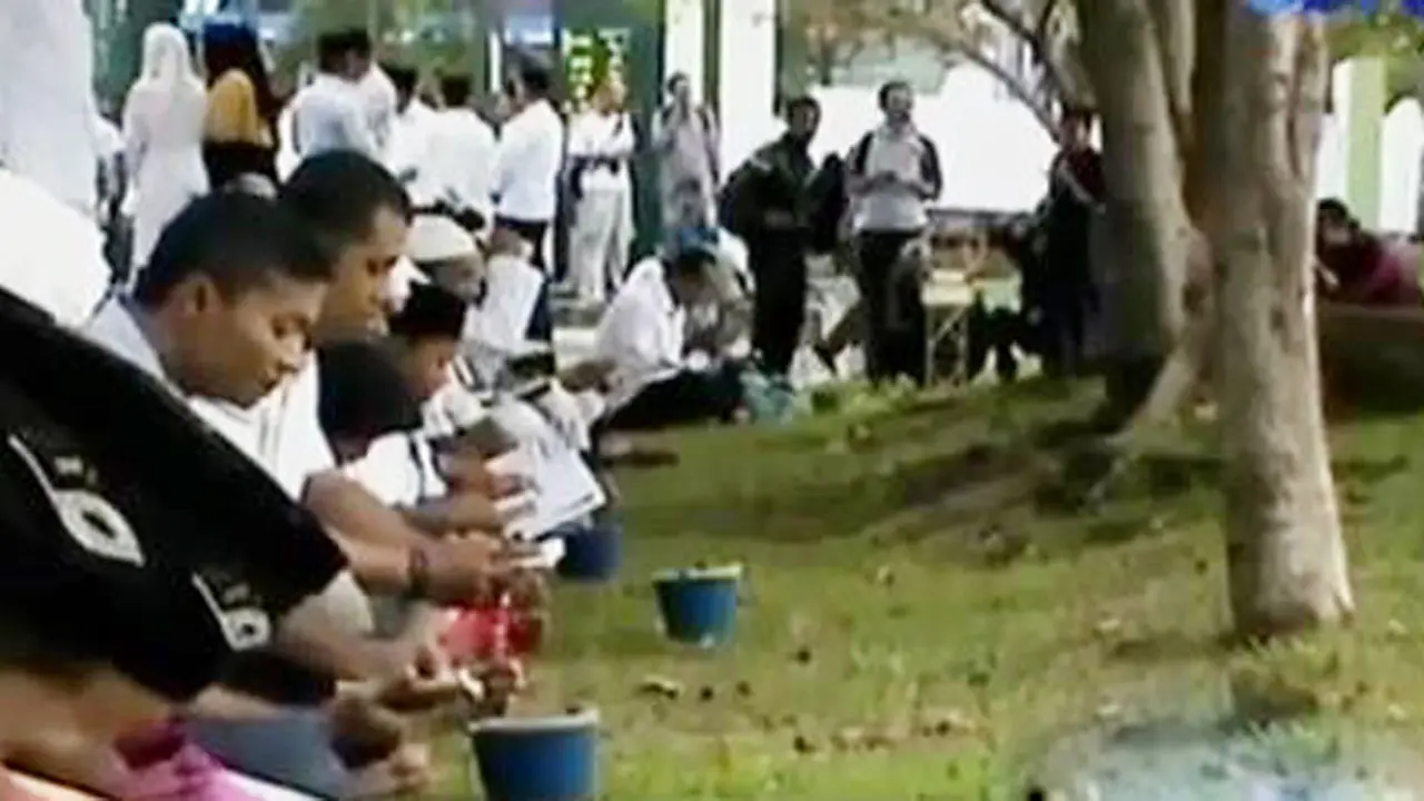 VIDEO: 12 Tahun Tsunami Aceh, Warga Doa Bersama di Kuburan Massal