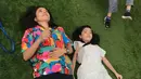Belum lama ini Imelda Therinne baru saja merayakan ulang tahunnya ke 41. Aktris yang sudah banyak menghiasi layar kaca dengan berbagai perannya di film horor ternyata anak gadisnya sudah tumbuh semakin besar. Menikah dengan Aldijan Diah pada tahun 2010, keduanya sudah dikaruniai dua orang anak. (Liputan6.com/IG/@imeldatherinne)