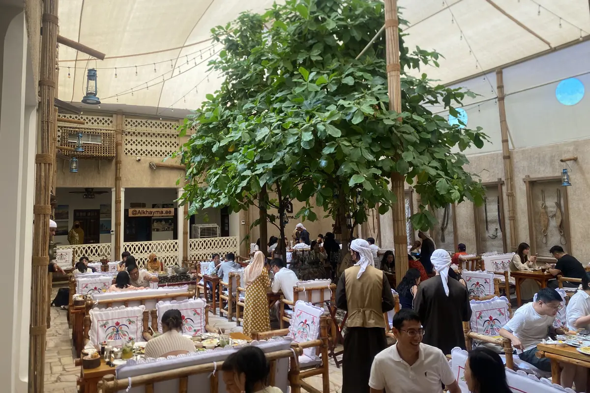 Suasana resto  Al Khayma di Dubai. [Anisha/Fimela]