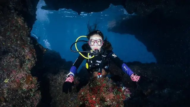 Momen Natasha Wilona Liburan di Raja Ampat, Asyik Lakukan Diving