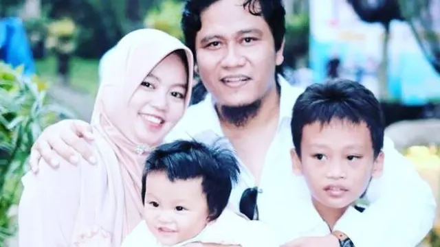 6 Potret Harmonis Gus Miftah dan Istri, Penuh Cinta Temani saat Sakit Kanker