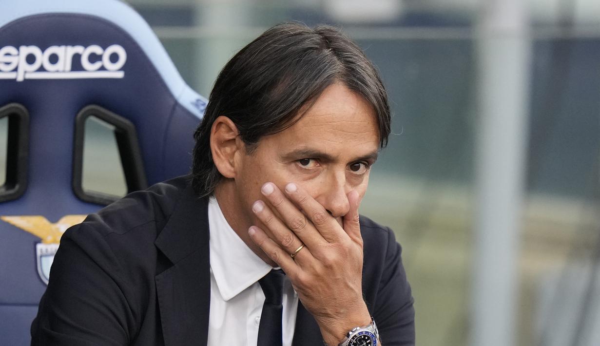 Inter Milan besutan Inzaghi menelan kekalahan perdana mereka di Serie A musim ini. Kekalahan itu pun bisa dibilang menyakitkan bagi Inzaghi karena dialami di Olimpico melawan mantan klubnya sendiri. (AP/Alessandra Tarantino)