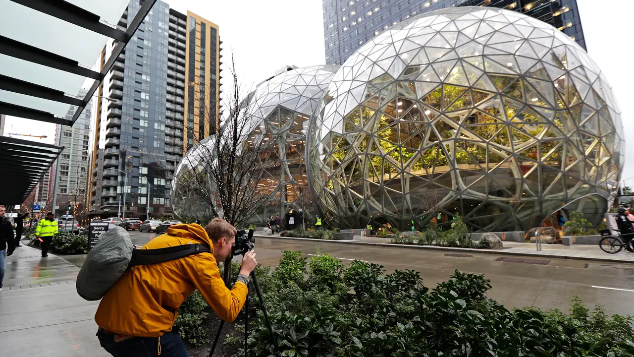 The Spheres, Kantor Baru Amazon