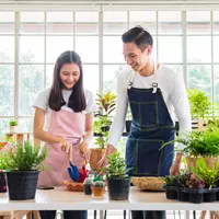 ilustrasi menanam tanaman/MOUii/Shutterstock