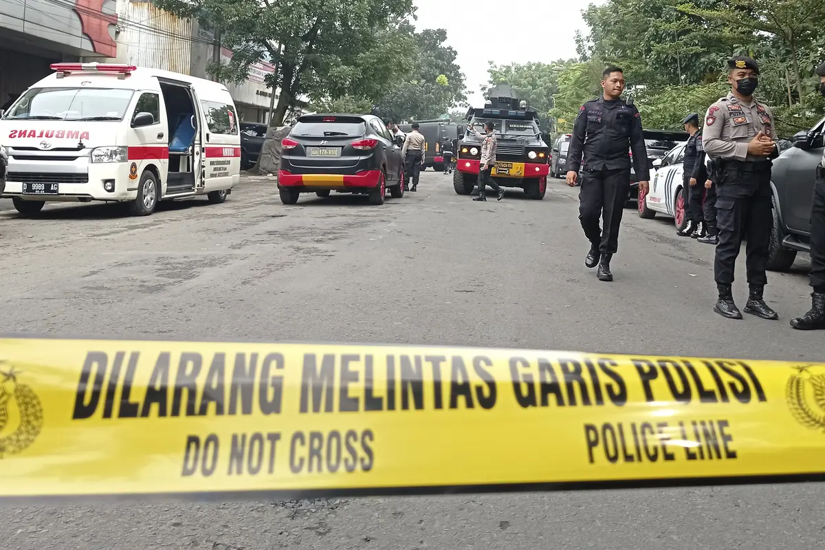 PENGAMANAN LOKASI LEDAKAN DI ASTANAANYAR
