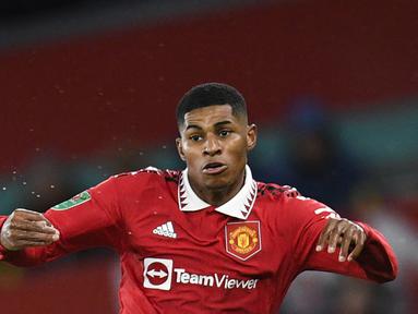 Selain menjadi juara Piala Liga Inggris alias Carabao Cup 2022/2023 setelah menekuk Newcastle United 2-0 dalam laga final di Wembley Stadium, London (26/2/2023), striker Manchester United, Marcus Rashford juga dinobatkan sebagai top skor turnamen. Berikut daftar lengkap 7 besar pencetak gol terbanyak Carabao Cup 2022/2023. (AFP/Oli Scarff)