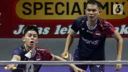 Bermain di Istora Gelora Bung Karno, Jakarta, Fajar Alfian/Muhammad Rian Ardianto sukses mengandaskan ganda putra China, Huang Di/Liu Yang. (Liputan6.com/Herman Zakharia)