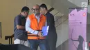 Alexander Muskitta perantara penyuap Direktur Produksi dan Teknologi PT Krakatau Steel Wisnu Kuncoro usai menjalani pemeriksaan lanjutan di Gedung KPK, Jakarta, Selasa (2/7/2019). Alexander diperiksa sebagai tersangka terkait dugaan suap dari kontraktor kepada Wisnu Kuncoro. (merdeka.com/DwiNarwoko)