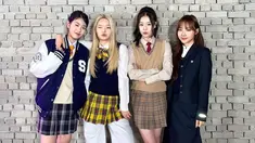 Girlgroup Fifty Fifty tengah mencuri perhatian banyak netizen tak hanya Korea tapi juga secara global. Pasalnya, lagu yang berjudul Cupid menjadi viral hingga banyak digunakan dalam platform TikTok. (Liputan6.com/IG/@we_fiftyfifty)