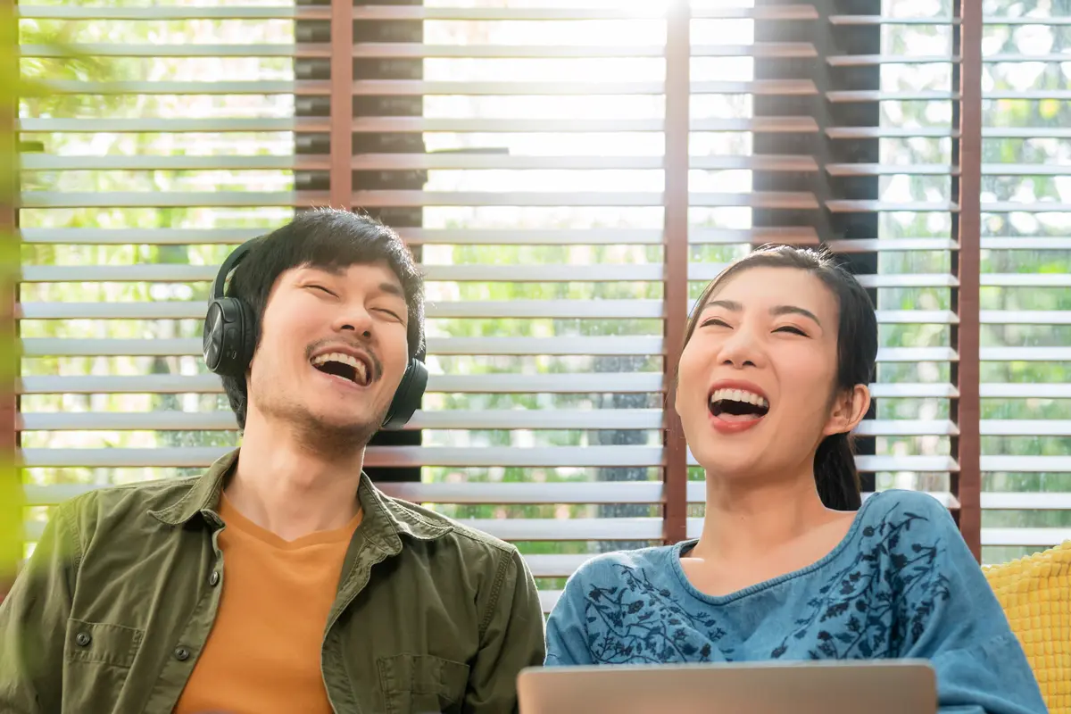 pasangan cinta bahagia