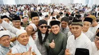 Menteri BUMN Erick Thohir bersama Gus Miftah menggelar doa bersama. Gus Miftah mengajak warga negara Indonesia untuk mewaspadai pihak yang mendalami faham radikal