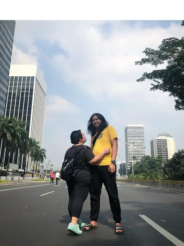 Unggah Permintaan Maaf di Billboard, Ini 7 Potret Mesra Sinyorita dan Suami