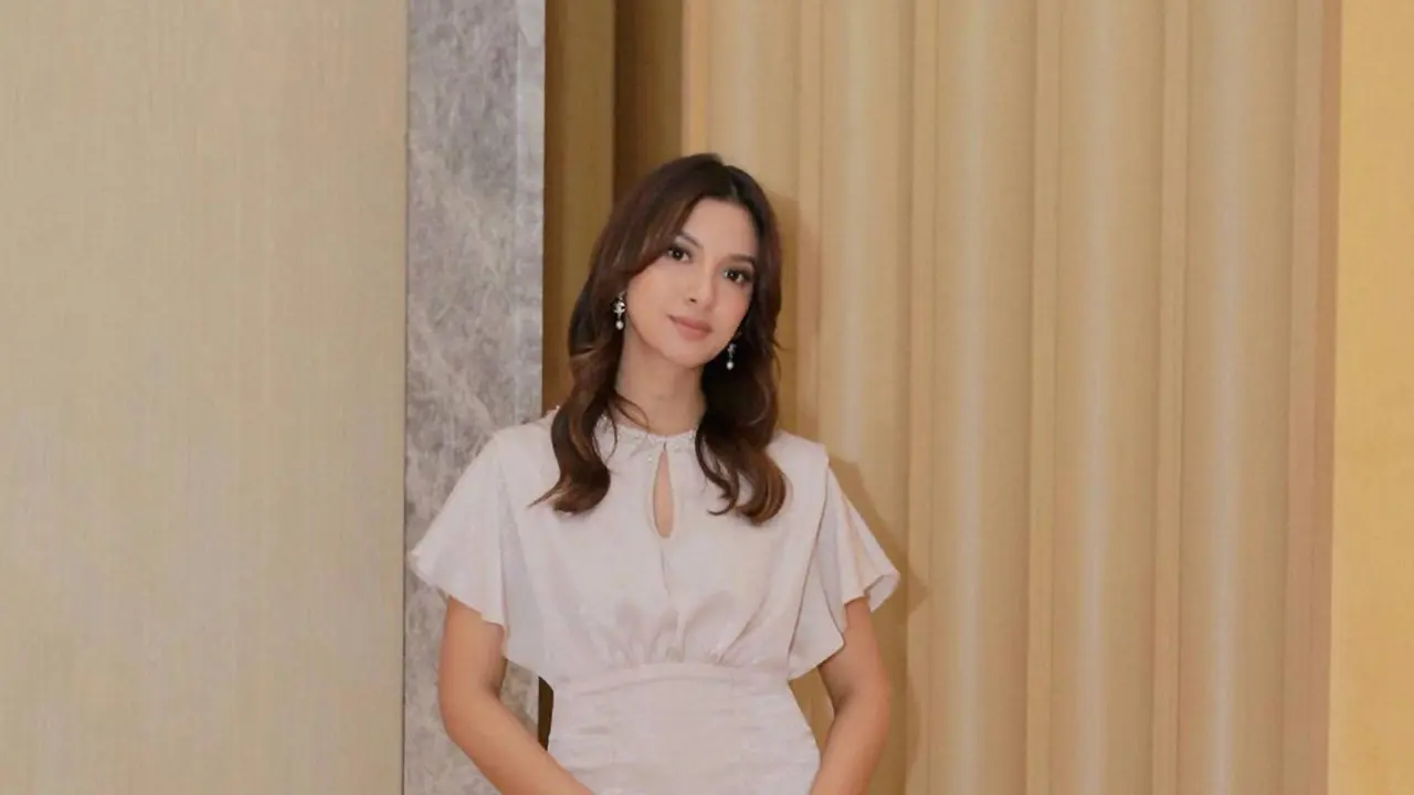 Potret Alisia Rininta yang Tampil Menawan dengan Dress Panjang Ini Selalu Menawan