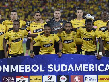 Dengan berbagai alasan, nyatanya kita dapat menjumpai nama-nama klub tenar di liga top Eropa yang juga digunakan oleh mayoritas klub-klub di luar Eropa, seperti Amerika Latin. Karena berbeda konfederasi, penamaan klub yang menjiplak nama klub top di Eropa nyatanya masih aman-aman saja hingga saat ini, karena diyakini tak akan bertemu di ajang kompetisi resmi. Beda halnya dengan klub-klub Eropa yang menjiplak nama-nama klub top Eropa, mereka akhirnya harus menggantinya karena kemungkinan masih bisa bertemu di kompetisi resmi karena masih berada dalam satu konfederasi. Berikut 7 klub yang memiliki nama sama dengan klub-klub top Eropa. (AFP/Rodrigo Buendia)