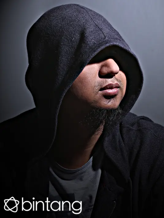 Ditemui di studio editing miliknya, Kemang, Jakarta Selatan, Jumat (18/9/2015), Anggy mengaku memang memiliki hasrat menjadi sutradara. Rupanya sejak kecil, Anggy Umbara sudah jatuh cinta pada film. (Andy Masela/Bintang.com)