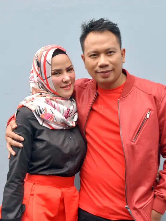 "Saya meminta surat Ar Rahman (sebagai mahar)," ucap Angel Lelga di kawasan Kapten Tendean, Jakarta Selatan, Selasa (9/1/2018). (Nurwahyunan/Bintang.com)