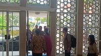 Direktur Utama PT PLN (Persero) Darmawan Prasodjo menyambangi kantor Danantara di kawasan Menteng, Jakarta Pusat, Rabu (20/11/2024). (Sulaeman/Merdeka.com)