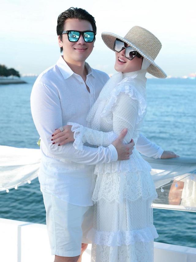 Syahrini dan Reino Barack