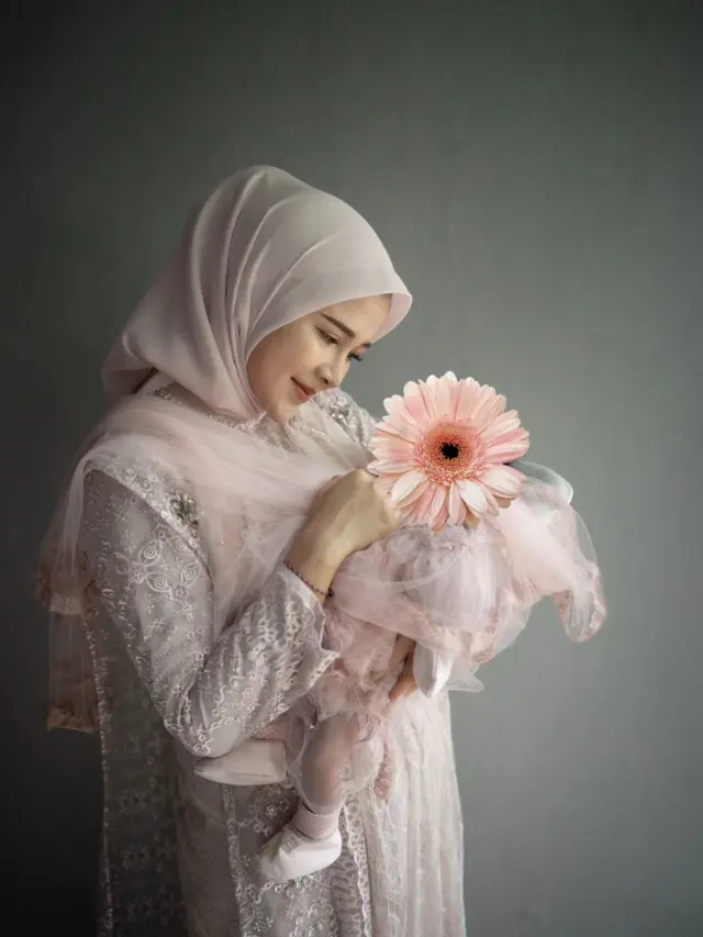 Potret Denny Caknan dan Bella Bonita gelar syukuran untuk putrinya, Cundamani. [Foto: Instagram/denny_caknan]