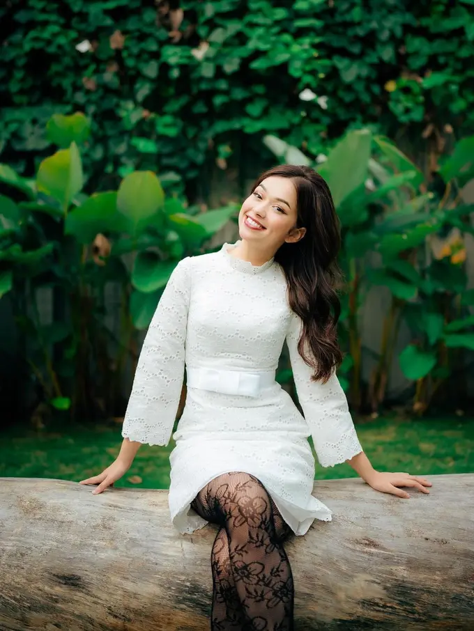 6 Gaya Rebecca Klopper Rayakan Ulang Tahun ke-23 dengan Sentuhan Vintage Elegan, Intimate Bareng Sahabat ‘Mermaid in Love’