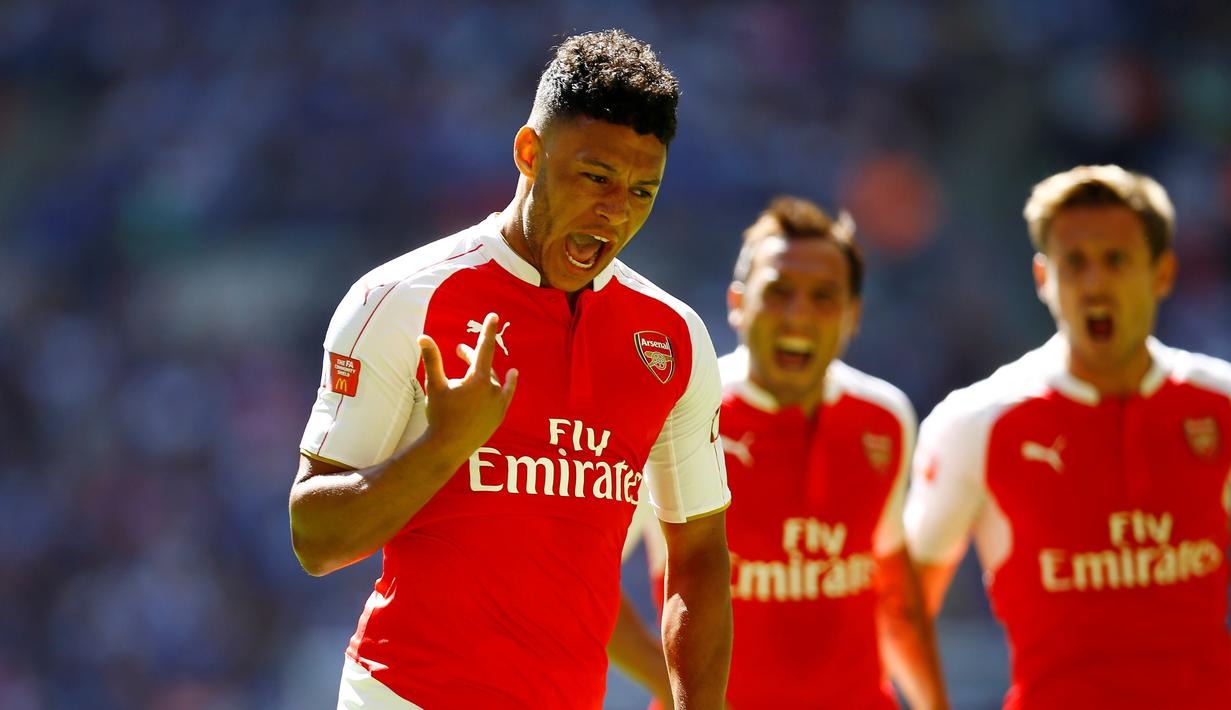 Pemain Arsenal, Alex Oxlade-Chamberlain, merayakan gol yang dicetaknya ke gawang Chelsea dalam Community Shield 2015 di Stadion Wembley, Inggris. Minggu (2/8/2015) malam WIB. (Reuters/Darren Staples)