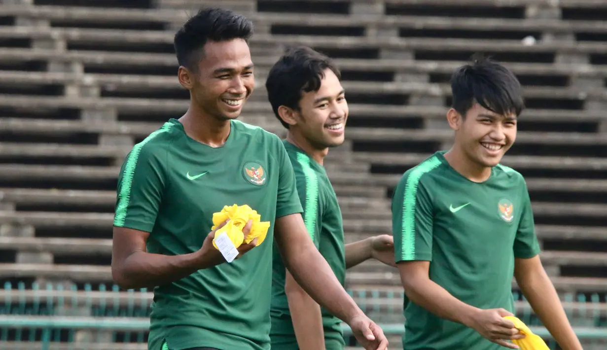 Pemain Timnas Indonesia U-22 saat latihan jelang laga final Piala AFF U-22 2019 di Olympic Stadium, Phnom Penh, Kamboja, Senin (25/2/2019). Indonesia akan melawan Thailand. (Bola.com/Zulfirdaus Harahap)
