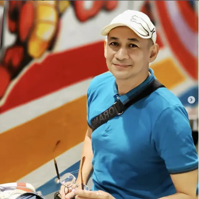 6 Potret Terbaru Aktor Senior Lucky Alamsyah, Awet Muda di Usia 48 Tahun