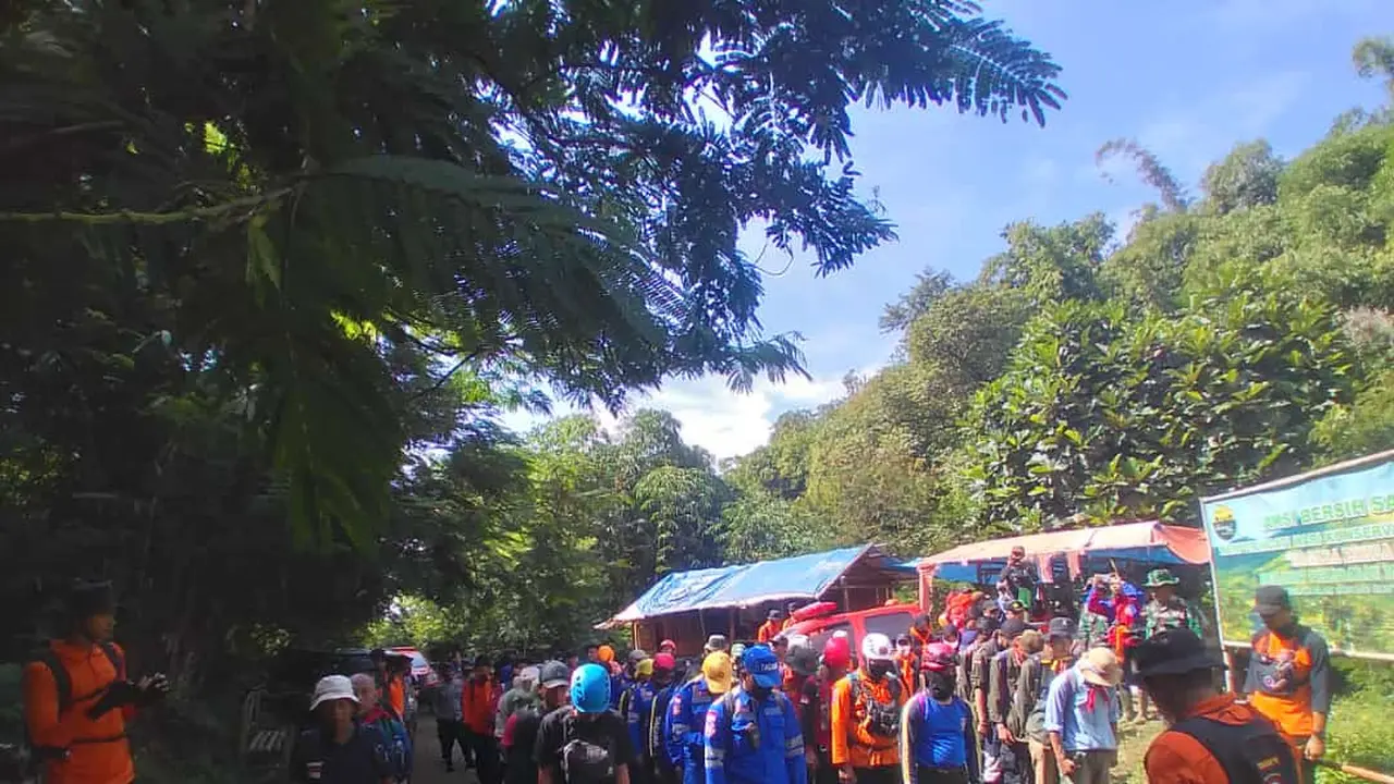 Pencarian di hari kelima hilangnya pendaki remaja asal Garut secara misterius itu, difokuskan kepada penyisiran ulang area gunung Guntur yang menjadi titik awal hilangnya korban.