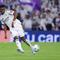 Aurelien Tchouameni dan Federico Vinas berebut bola dalam laga La Liga antara Real Madrid vs Real Oviedo di Santiago Bernabeu, 15 Mei 2026. (AP Photo/Manu Fernandez)